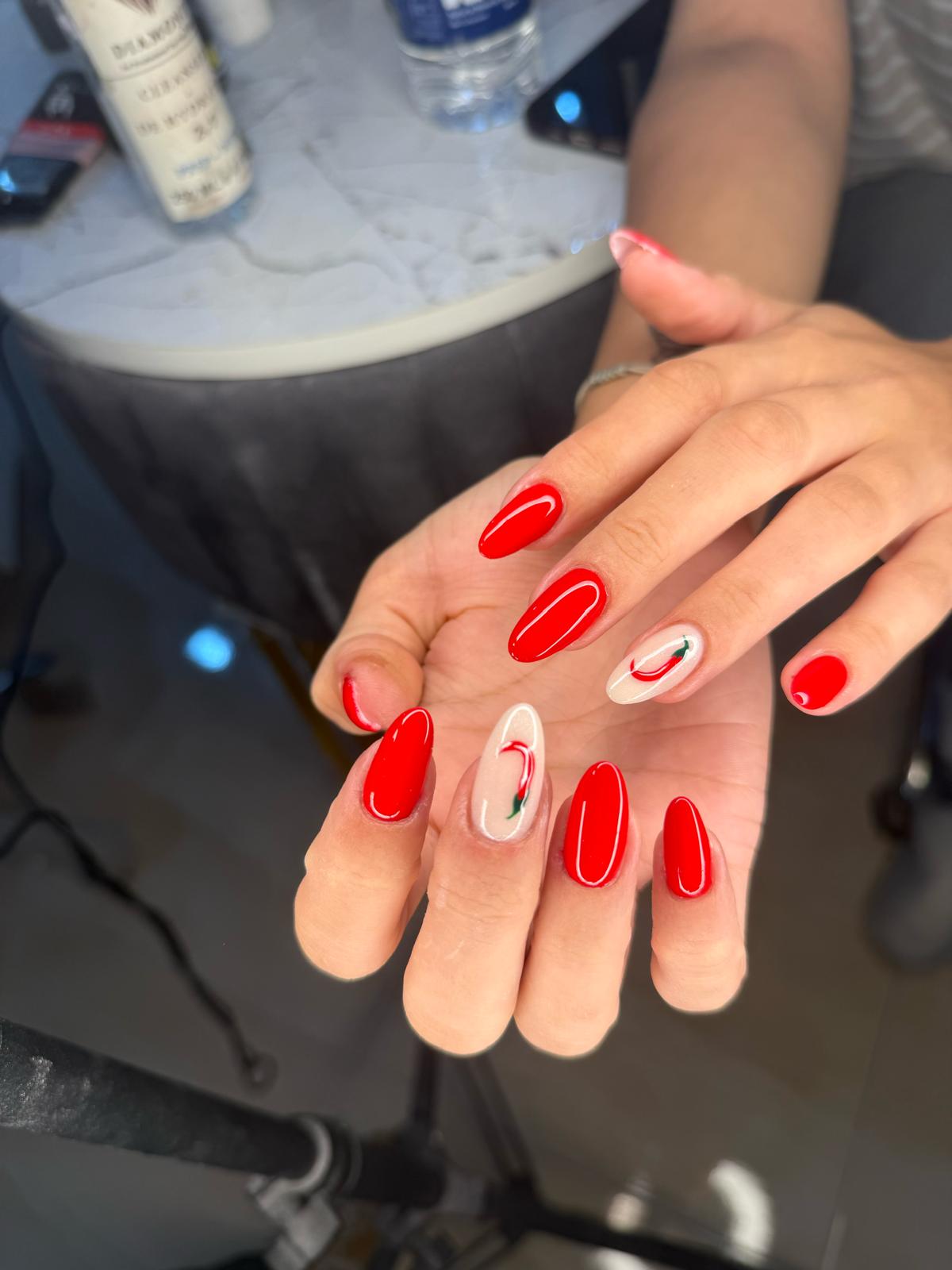 Kırmızı nail art tırnak modeli